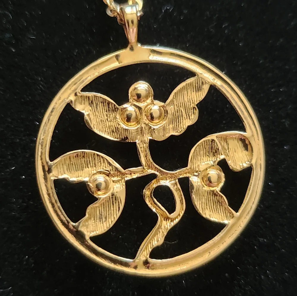 VTG Avon Golden Necklace